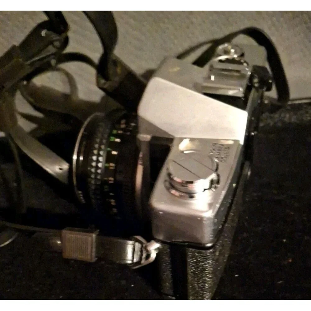 Classic Minolta SRT 100 35mm SLR Film Camera With MD 50mm F2 Lens